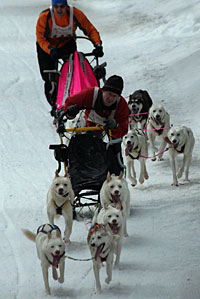 Benji and his team near the finish line - 3th heat